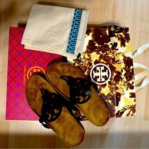 Brand new Tory Burch 8.5 patent leather cloud sandals